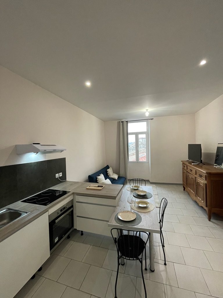 Location P3 Nimes Maison Carree