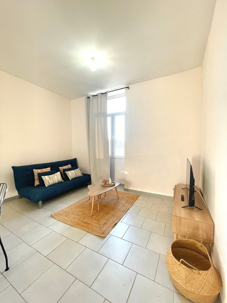 Location P3 Nimes Maison Carree