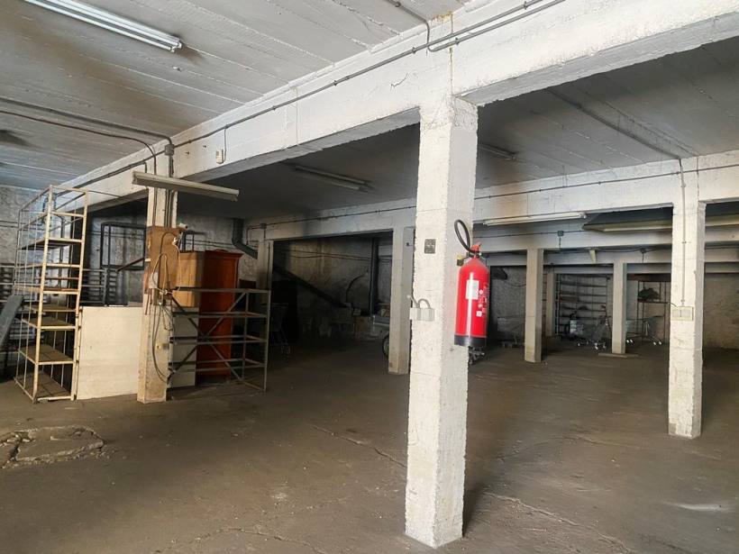 Immeuble avec 40 places de Parking à Vendre – Centre-ville de Nîmes