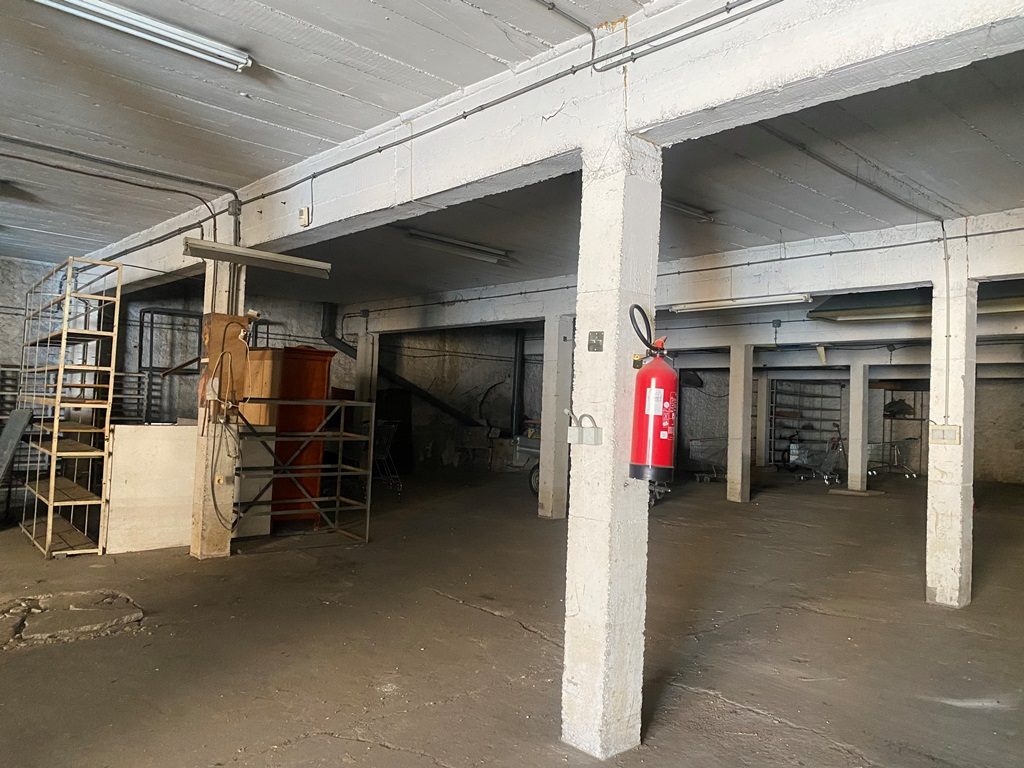 Immeuble avec 40 places de Parking à Vendre – Centre-ville de Nîmes