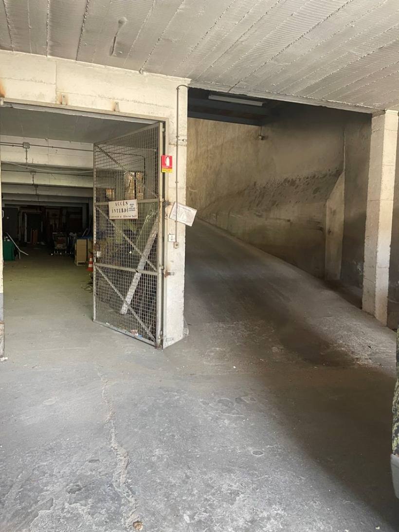 Immeuble avec 40 places de Parking à Vendre – Centre-ville de Nîmes