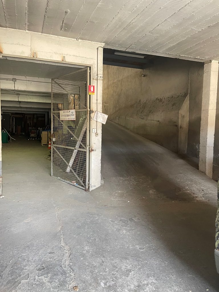 Immeuble avec 40 places de Parking à Vendre – Centre-ville de Nîmes