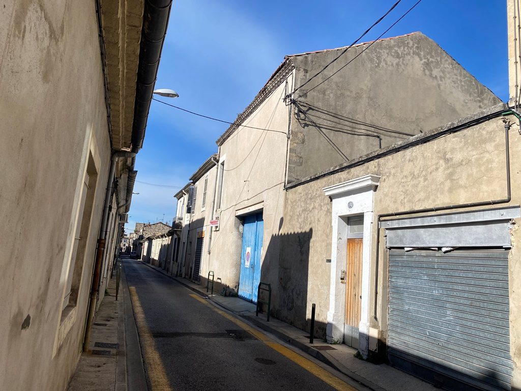 Immeuble avec 40 places de Parking à Vendre – Centre-ville de Nîmes
