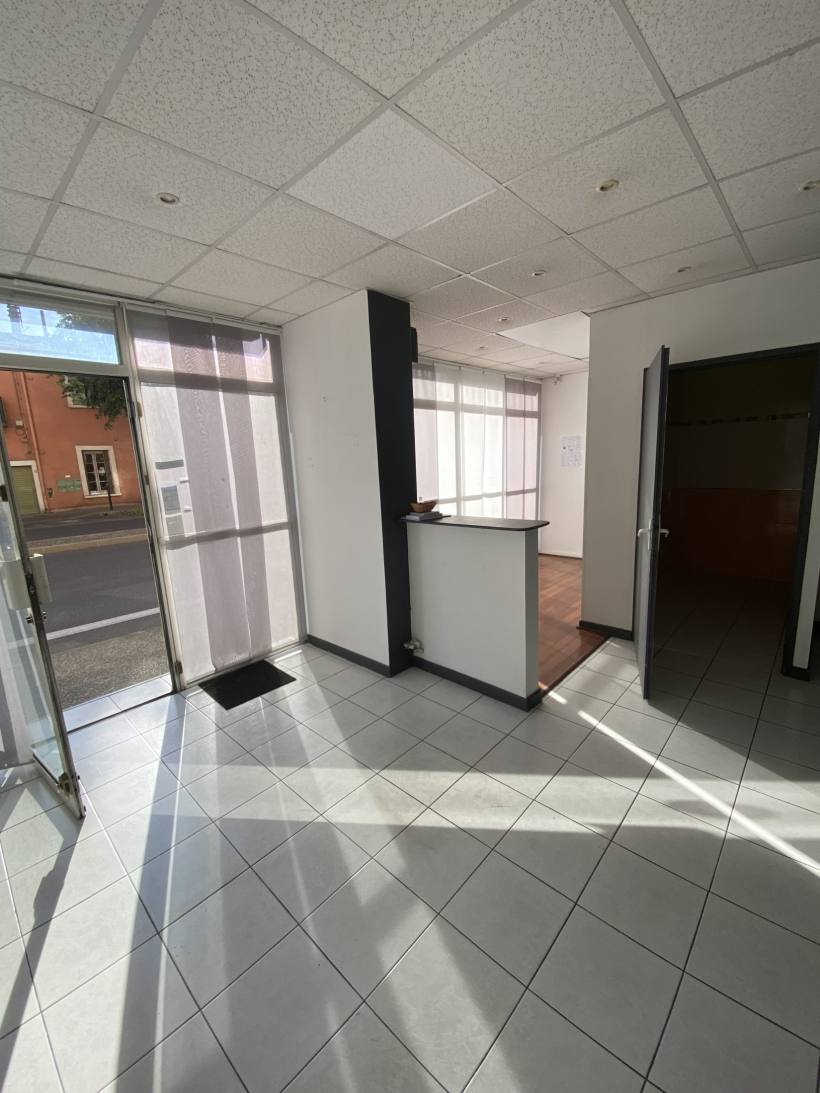 À LOUER – Local professionnel 80 m² – Avenue Georges Pompidou, Nîmes
