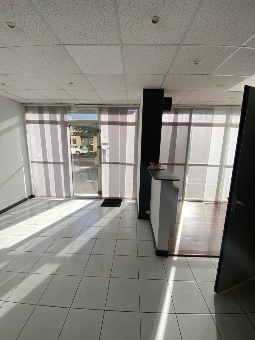 À LOUER – Local professionnel 80 m² – Avenue Georges Pompidou, Nîmes