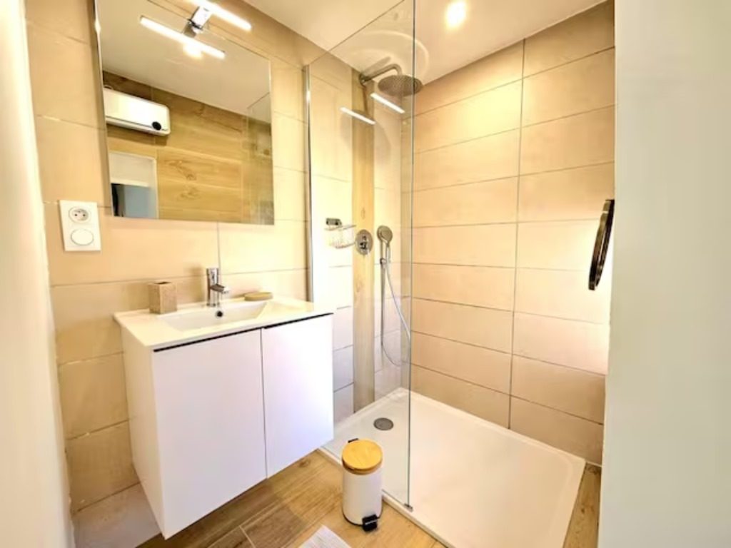 Studio 4 Rue Nantilde Nimes