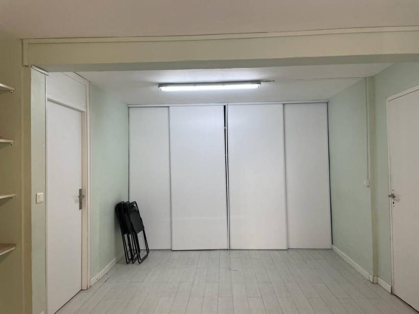LOCATION – LOCAL COMMERCIAL RÉNOVÉ À NÎMES