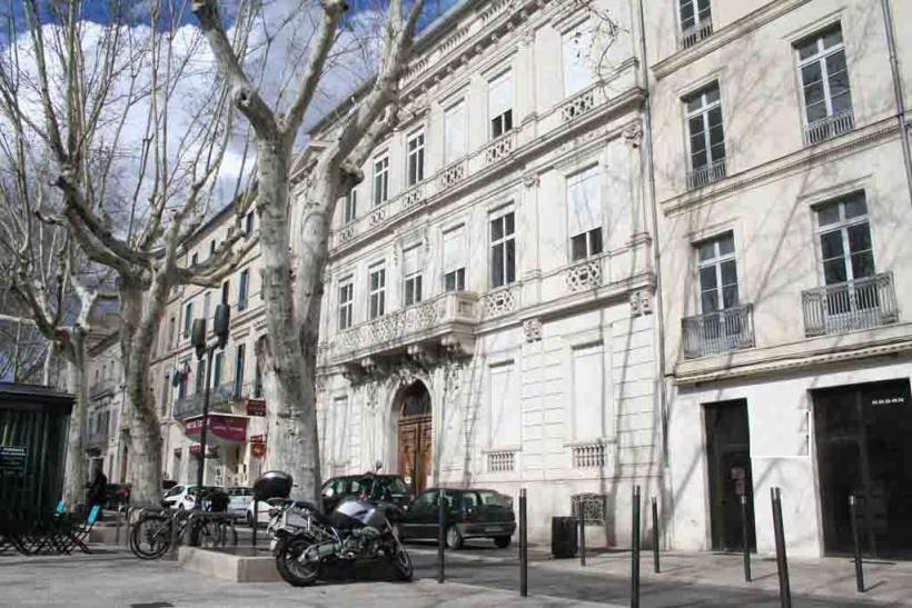Location bureau Nimes