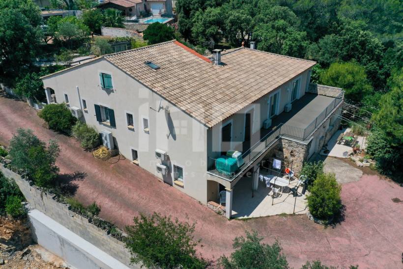 Nîmes — Villa + 2 gîtes et maison à finir