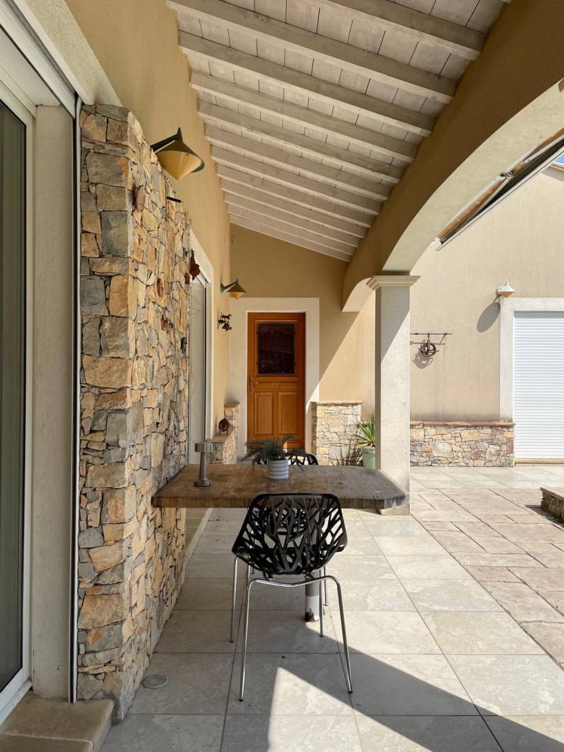 Nîmes — Villa + 2 gîtes et maison à finir