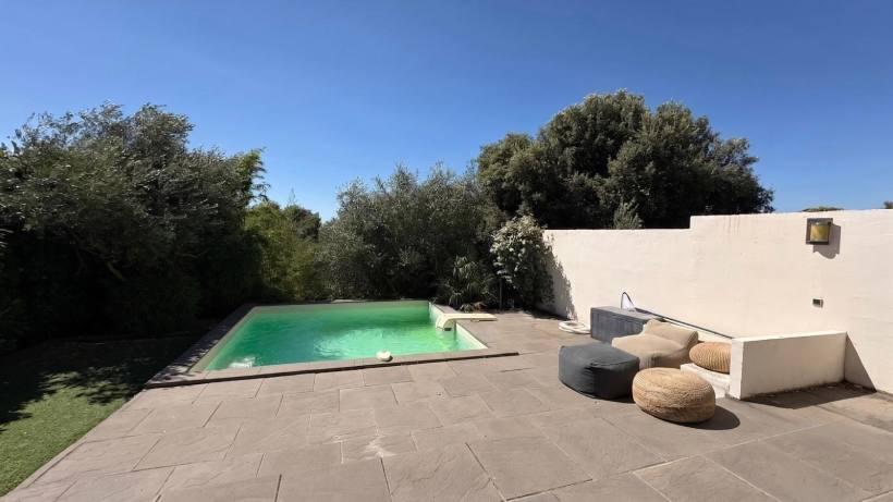 Belle maison familiale avec piscine, garage et panneaux photovoltaïques