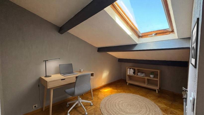 Belle maison familiale avec piscine, garage et panneaux photovoltaïques