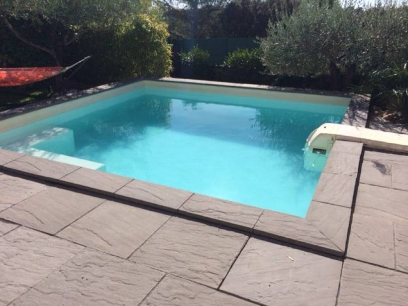 Belle maison familiale avec piscine, garage et panneaux photovoltaïques