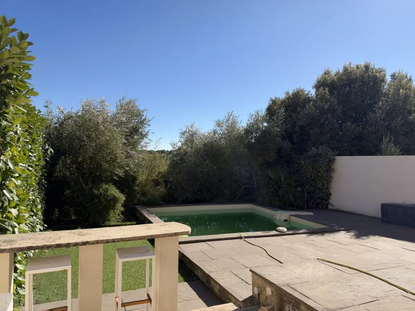 Belle maison familiale avec piscine, garage et panneaux photovoltaïques