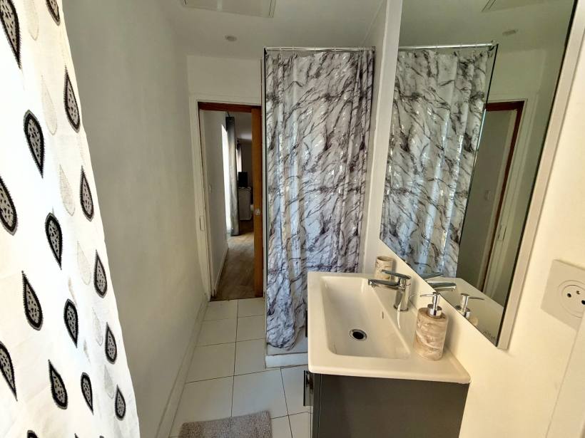 Studio meublé de charme – 27 m² centre Nimes