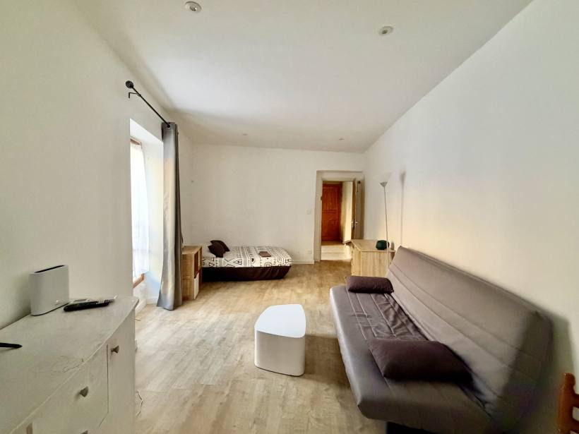 Studio meublé de charme – 27 m² centre Nimes