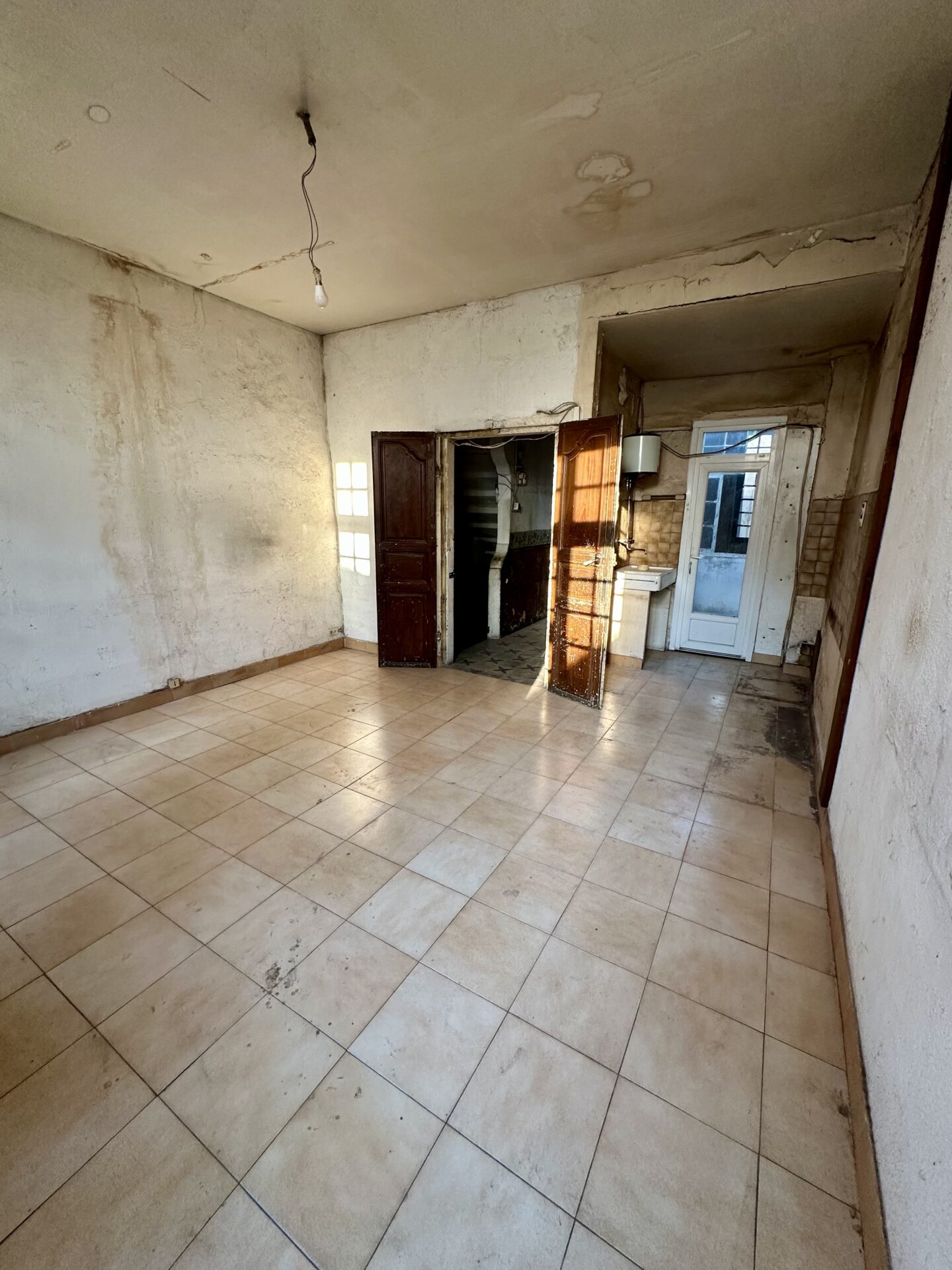 Location local centre Nimes