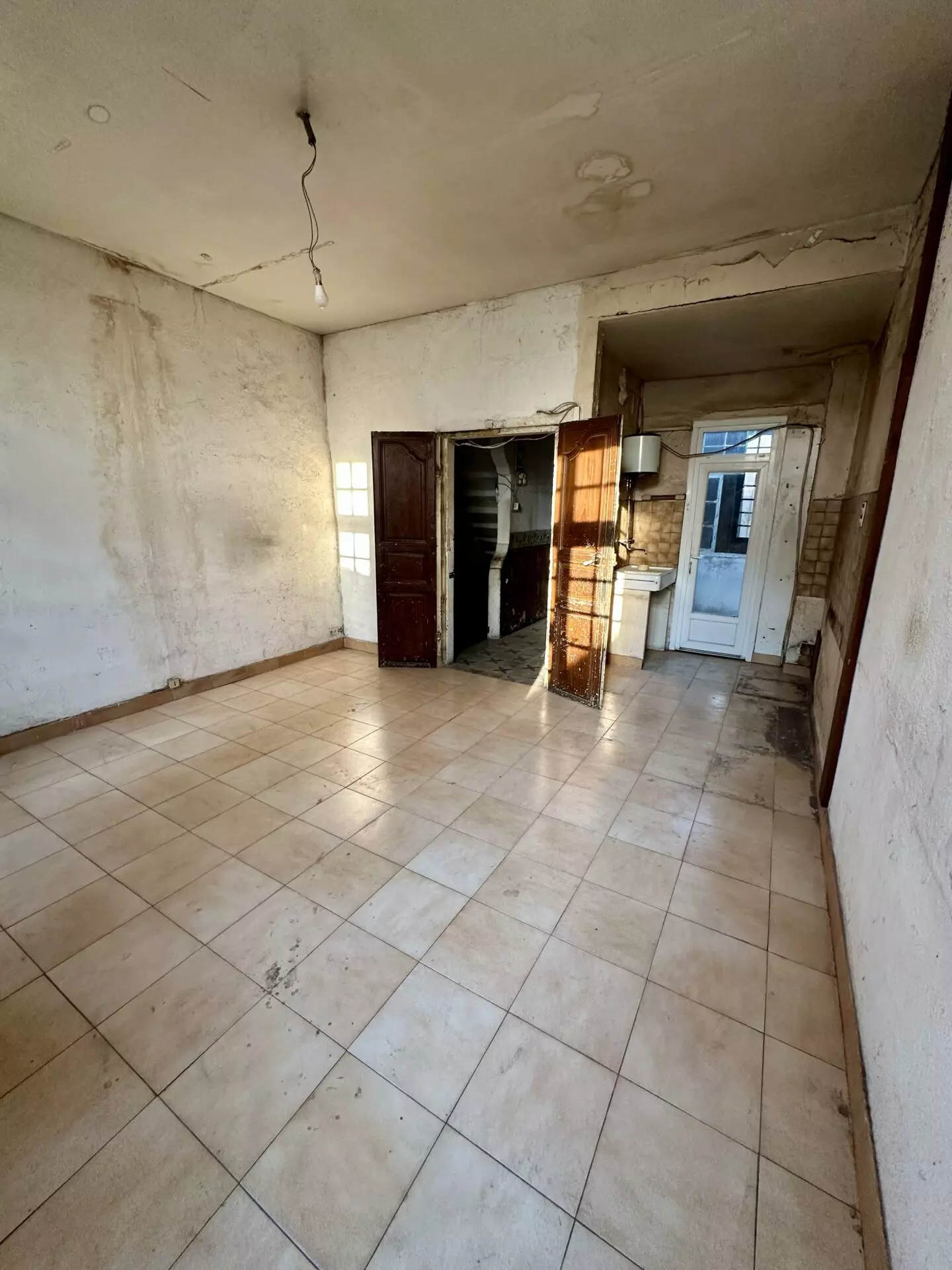 Location local centre Nimes